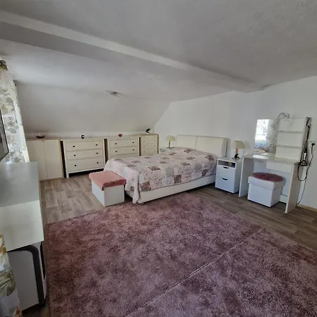 Lilie Apartment *